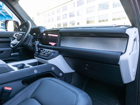 Used 2025 Land Rover Defender 110 S AWD/4WD image 28