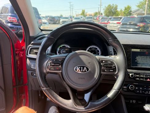 Used 2017 Kia Niro Touring FWD image 9