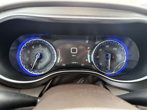 Used 2017 Chrysler Pacifica Touring-L Plus w/ Advanced Safetytec Group image 24