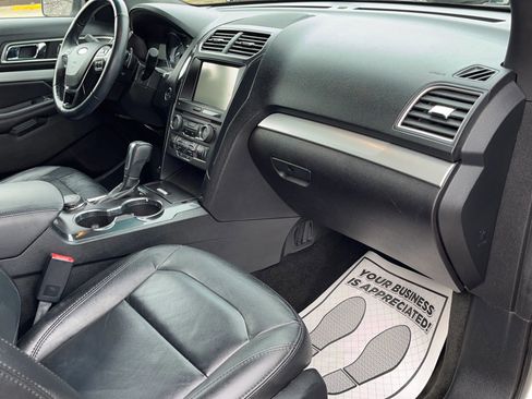 Used 2016 Ford Explorer XLT w/ Equipment Group 202A image 17