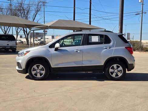 Certified 2022 Chevrolet Trax LT w/ LT Convenience Package image 6