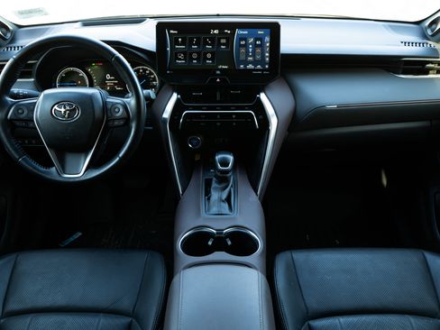 Used 2021 Toyota Venza Limited image 19