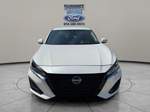 Used 2023 Nissan Altima 2.5 SV image 2