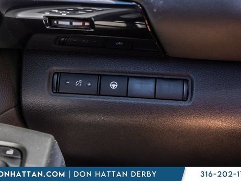 Used 2023 Nissan Pathfinder SV AWD/4WD image 15