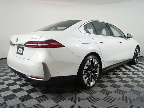 Certified 2025 BMW 530i image 3