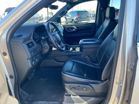 Used 2021 Chevrolet Suburban Premier w/ Premium Package image 10