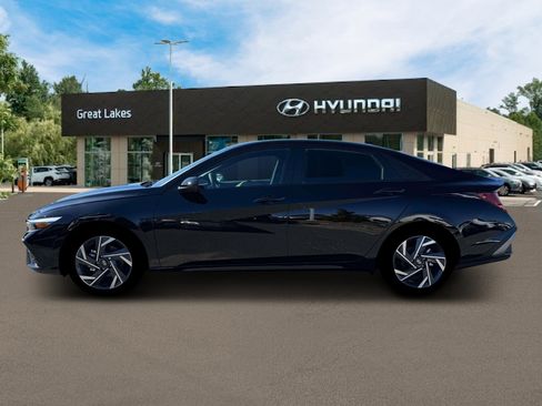 New 2025 Hyundai Elantra SEL image 3
