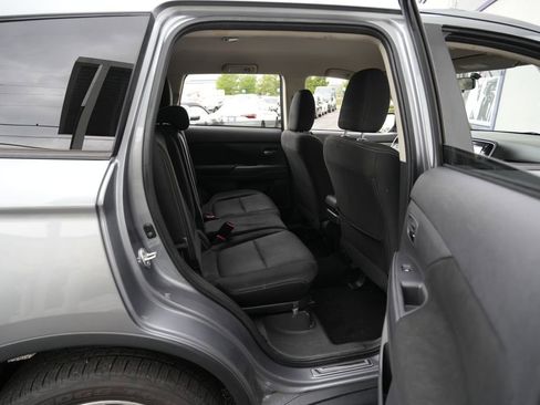 Used 2016 Mitsubishi Outlander SE AWD/4WD image 33