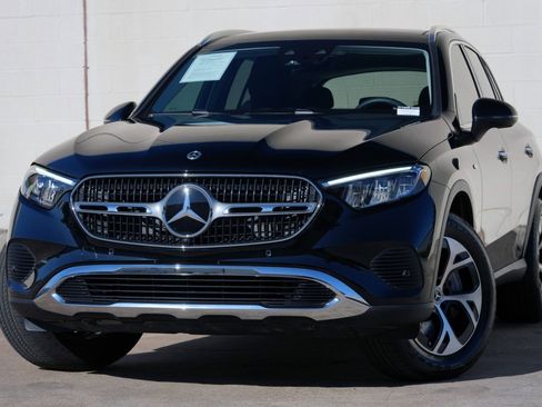 Used 2025 Mercedes-Benz GLC 350e 4MATIC image 3