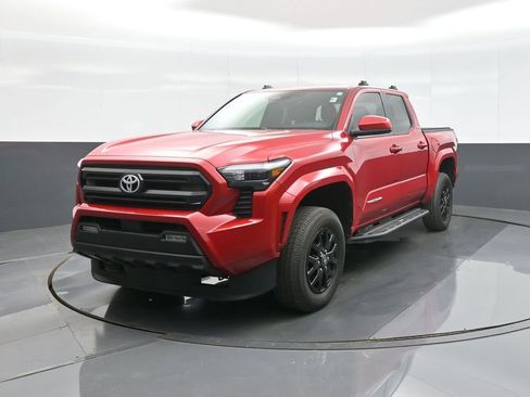 Certified 2024 Toyota Tacoma SR5 AWD/4WD image 3