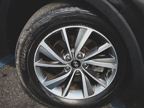 Used 2019 Hyundai Santa Fe AWD image 28