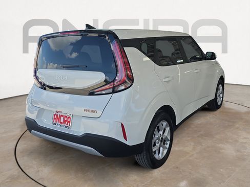 Used 2025 Kia Soul LX w/ LX Technology Package FWD image 8
