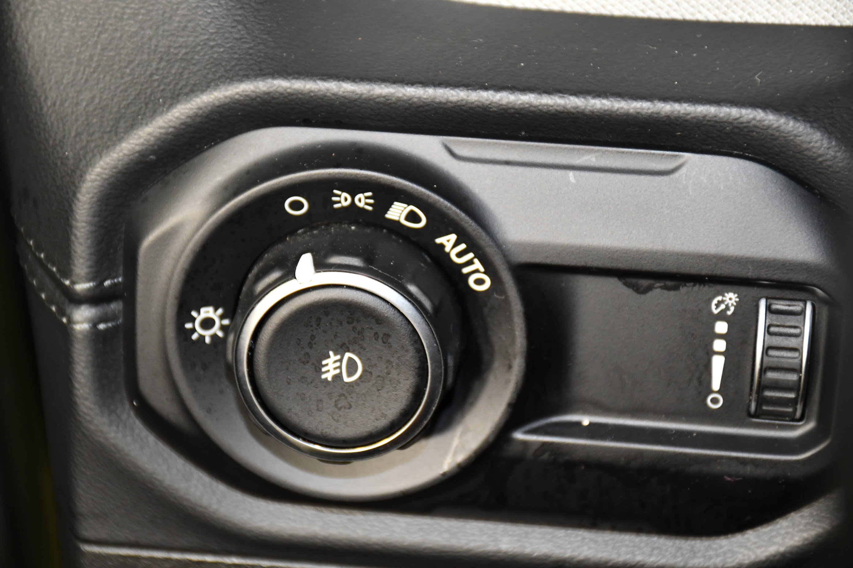 Used 2024 Jeep Wrangler Unlimited Sahara AWD/4WD image 34