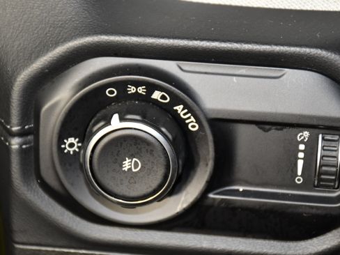 Used 2024 Jeep Wrangler Unlimited Sahara AWD/4WD image 34