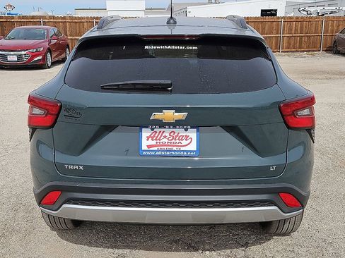 Used 2025 Chevrolet Trax LT image 6