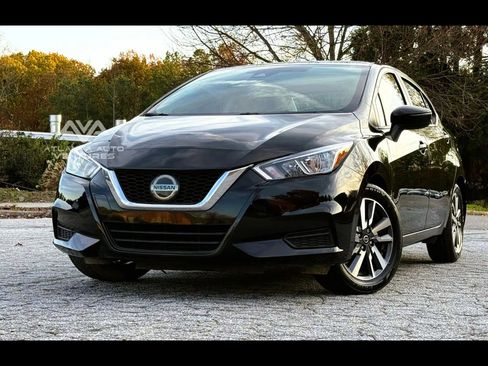 Used 2020 Nissan Versa SV image 3