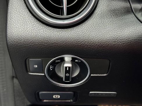 Used 2019 Mercedes-Benz SLC 300 w/ Premium Package image 43