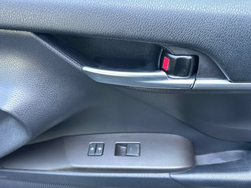 Used 2021 Toyota Camry SE FWD image 22