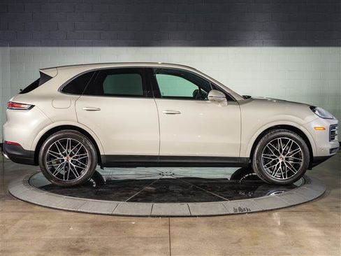 Certified 2026 Porsche Cayenne AWD/4WD image 8