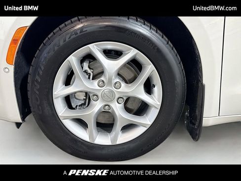 Used 2020 Chrysler Pacifica Limited w/ Advanced Safetytec Group image 2