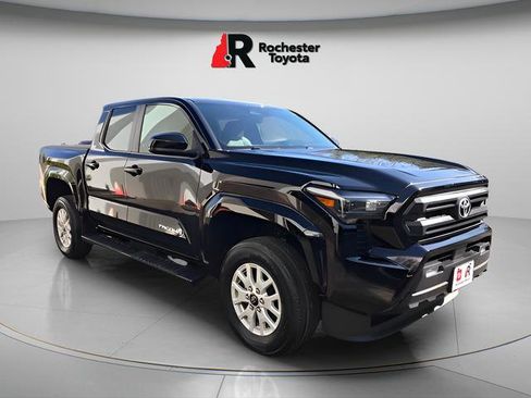 Used 2024 Toyota Tacoma SR5 AWD/4WD image 4