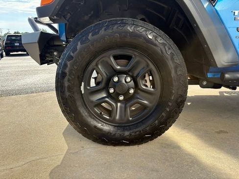 Used 2023 Jeep Gladiator Sport image 24