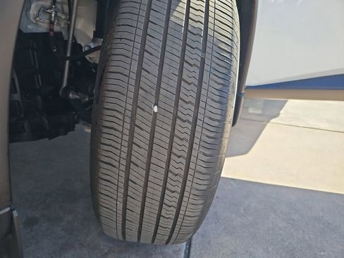 Used 2024 Nissan Rogue SV image 34