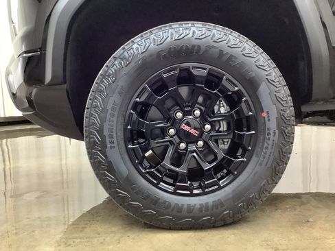 New 2026 GMC Canyon Elevation w/ Convenience Package image 29