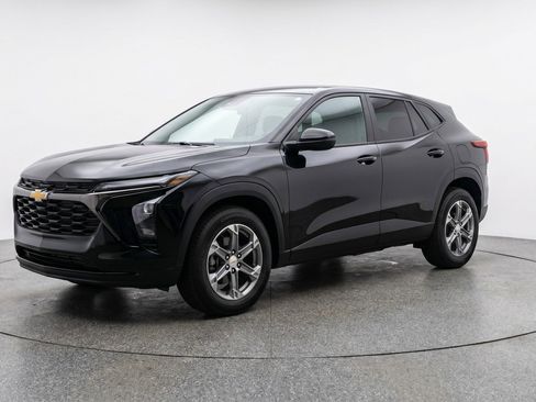 Used 2025 Chevrolet Blazer LT FWD image 3