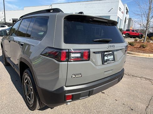 New 2026 Jeep Cherokee Laredo image 10