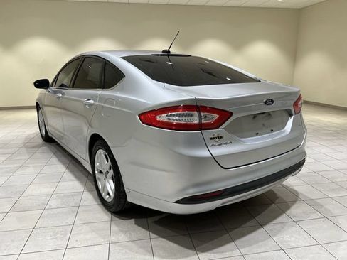 Used 2016 Ford Fusion SE FWD image 3