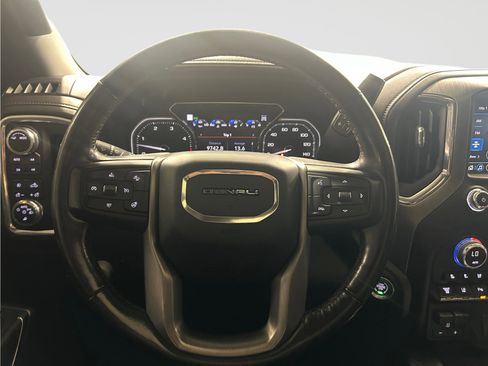 Used 2022 GMC Sierra 2500 Denali w/ Denali Black Diamond Edition AWD/4WD image 16