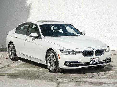 Used 2018 BMW 330i Sedan RWD image 3