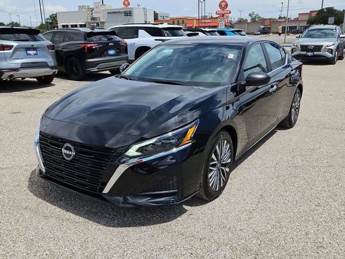 Used 2025 Nissan Altima 2.5 SV FWD image 4