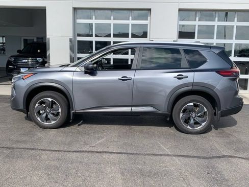 Used 2024 Nissan Rogue SV w/ SV Premium Package AWD/4WD image 3
