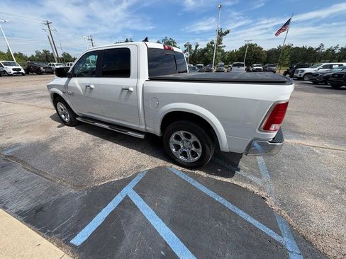 Used 2018 RAM 1500 Laramie w/ Convenience Group AWD/4WD image 5
