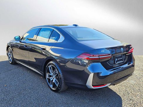 Used 2026 BMW i5 eDrive40 image 5