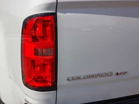 Used 2019 Chevrolet Colorado LT w/ LT Convenience Package image 9