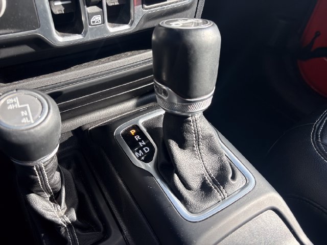 Used 2018 Jeep Wrangler Unlimited Sahara AWD/4WD image 25
