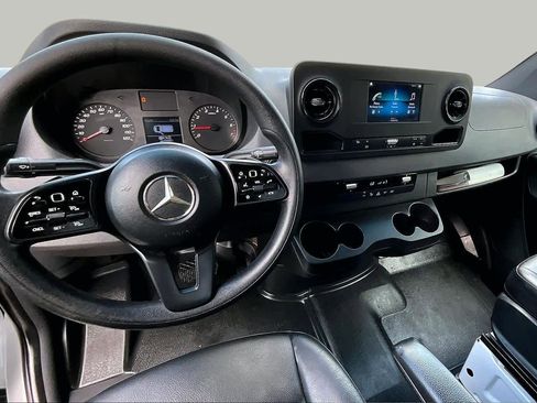 Used 2020 Mercedes-Benz Sprinter 2500 image 15