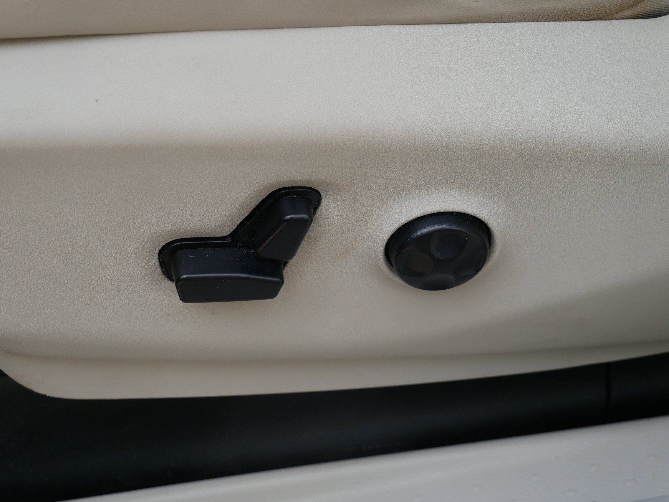 Used 2017 Chrysler Pacifica Platinum FWD image 11