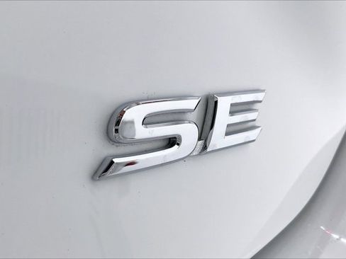 Used 2025 Toyota Camry SE image 7