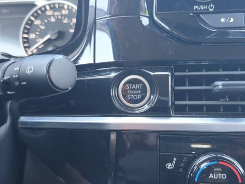 Used 2024 Nissan Pathfinder SV FWD image 28