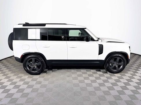 Used 2025 Land Rover Defender 110 S image 4