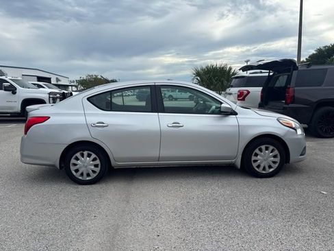 Used 2019 Nissan Versa SV FWD image 4