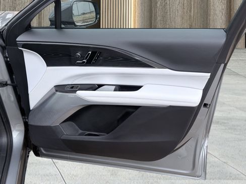 Used 2024 Cadillac Lyriq Luxury image 42