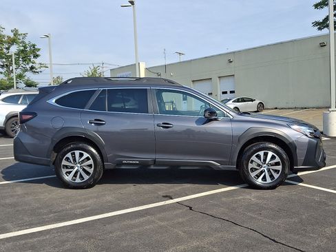 Certified 2025 Subaru Outback Premium AWD/4WD image 7