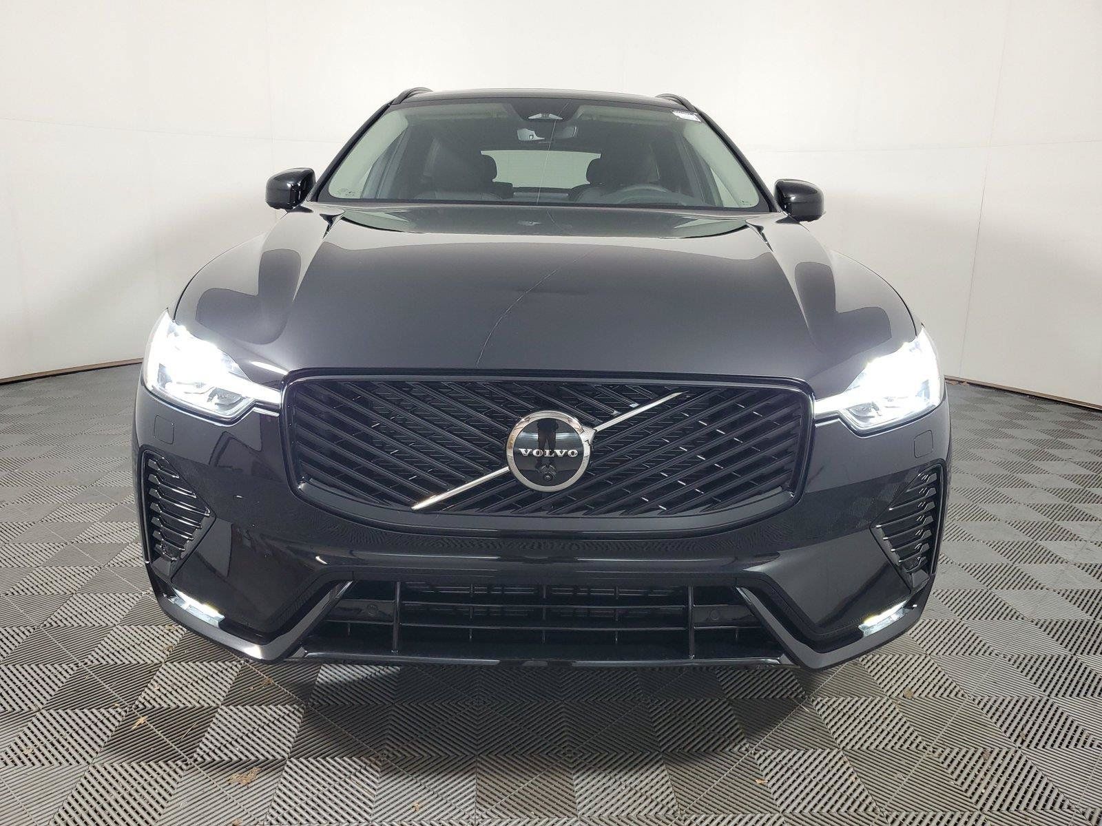 Used 2027 Volvo XC60 B5 Ultra AWD/4WD image 2