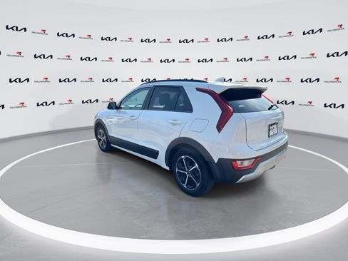 Used 2024 Kia Niro LX FWD image 6