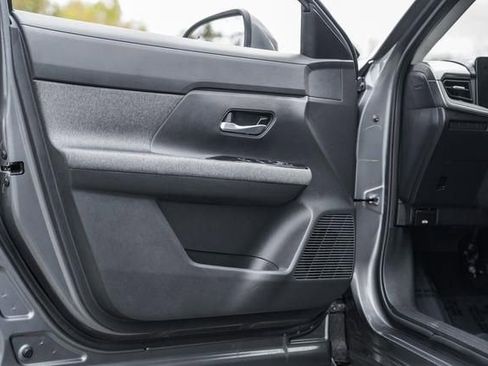 Used 2025 Nissan Kicks SV w/ Charging Package image 34